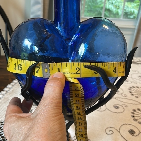 💓Host Pick💓 Cobalt Blue Handblown Heart Shaped Vase Metal Hugging Vines - Picture 14 of 15